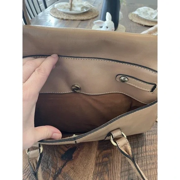 NWOT Gorgeous Patricia Nash Vienna Satchel Italian Leather Hand Bag Biscuit​